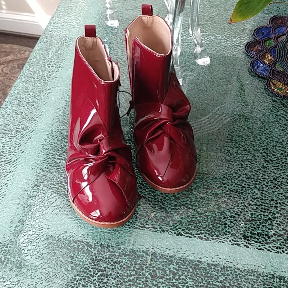 Intertwined Bow Booties